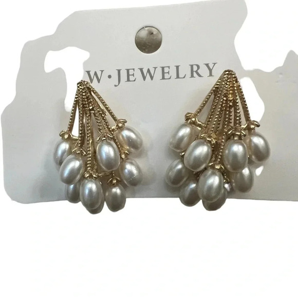 Pearl Cluster Gold Tone Post Earrings New - Picture 1 of 3
